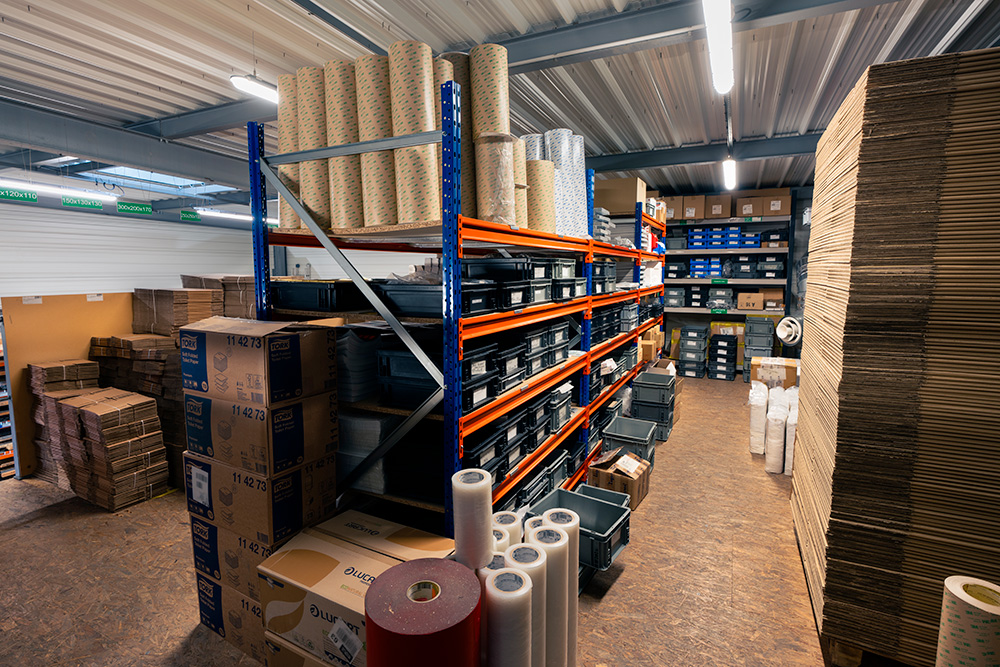 service-expedition-marquage-moderne-entrepot