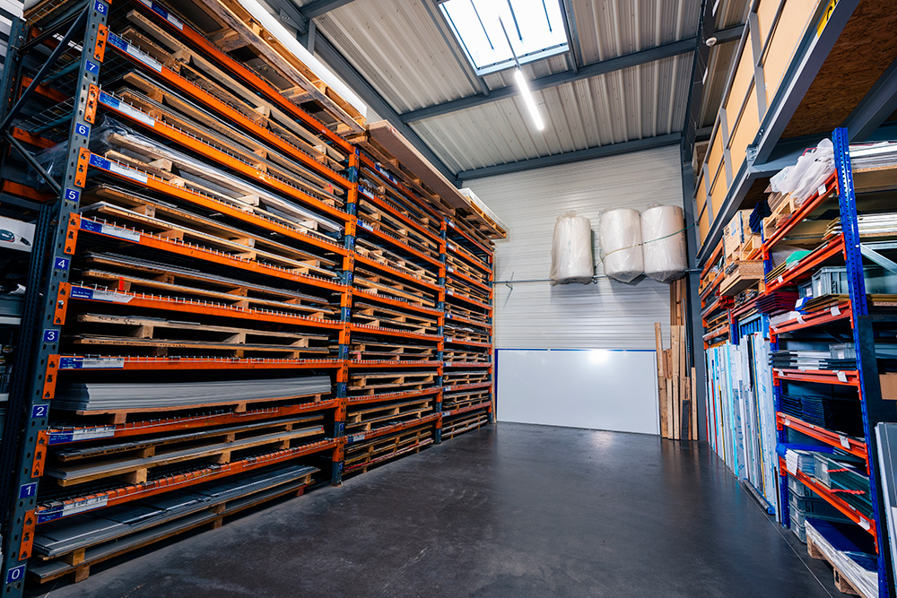 stock-entrepot-expedition-marquage-moderne